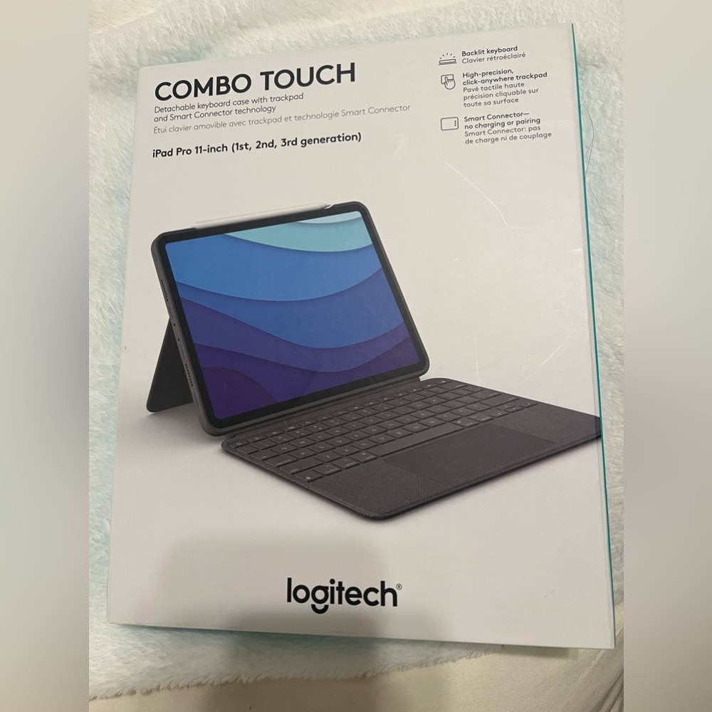 Logitech combo touch iPad Pro 11 inch (1st, 2nd, 3rd generation) keyboard case